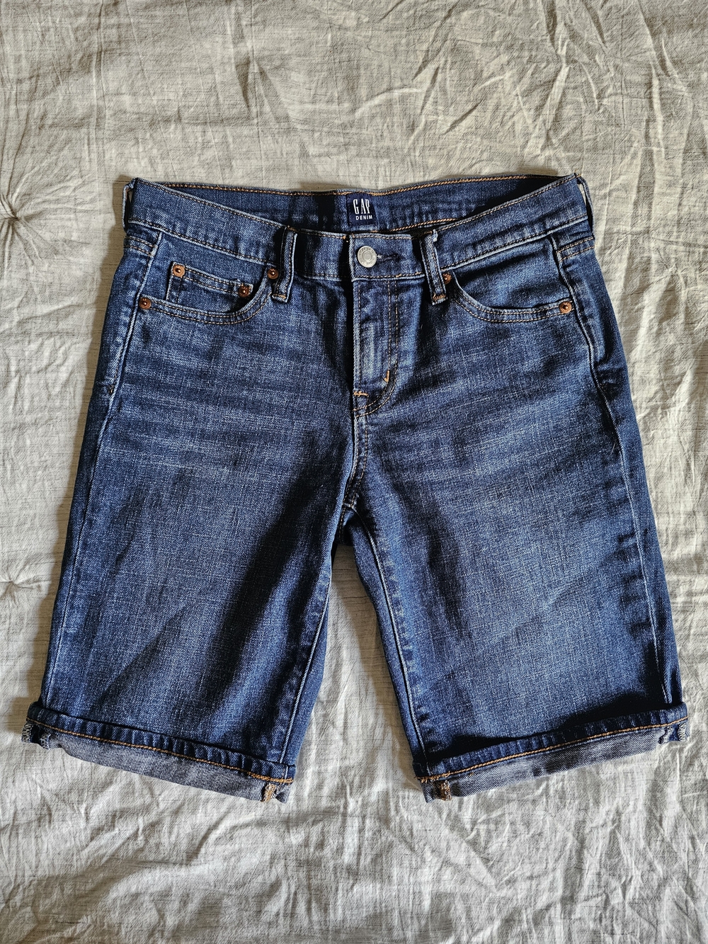 GAP 9" Bermuda Dark Wash Short